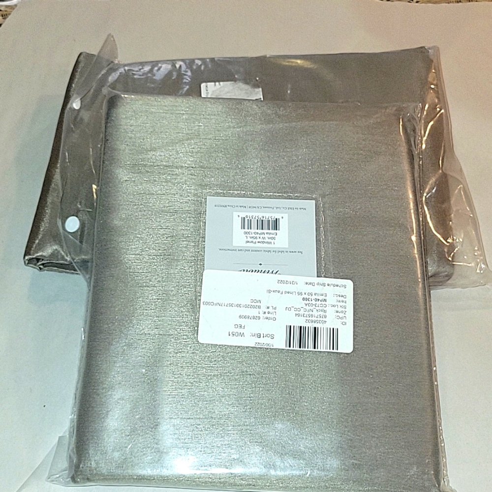 Medicine Park curtains, 2 pieces.